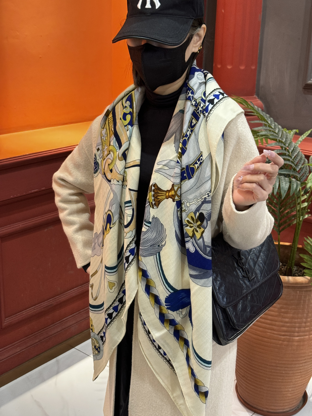 【双面同色】原单爱马仕140cm丝绒方巾💕 甜蜜的鞍具，装饰家芳登和佩西耶设计的一款餐盘增添骑士般的浪漫