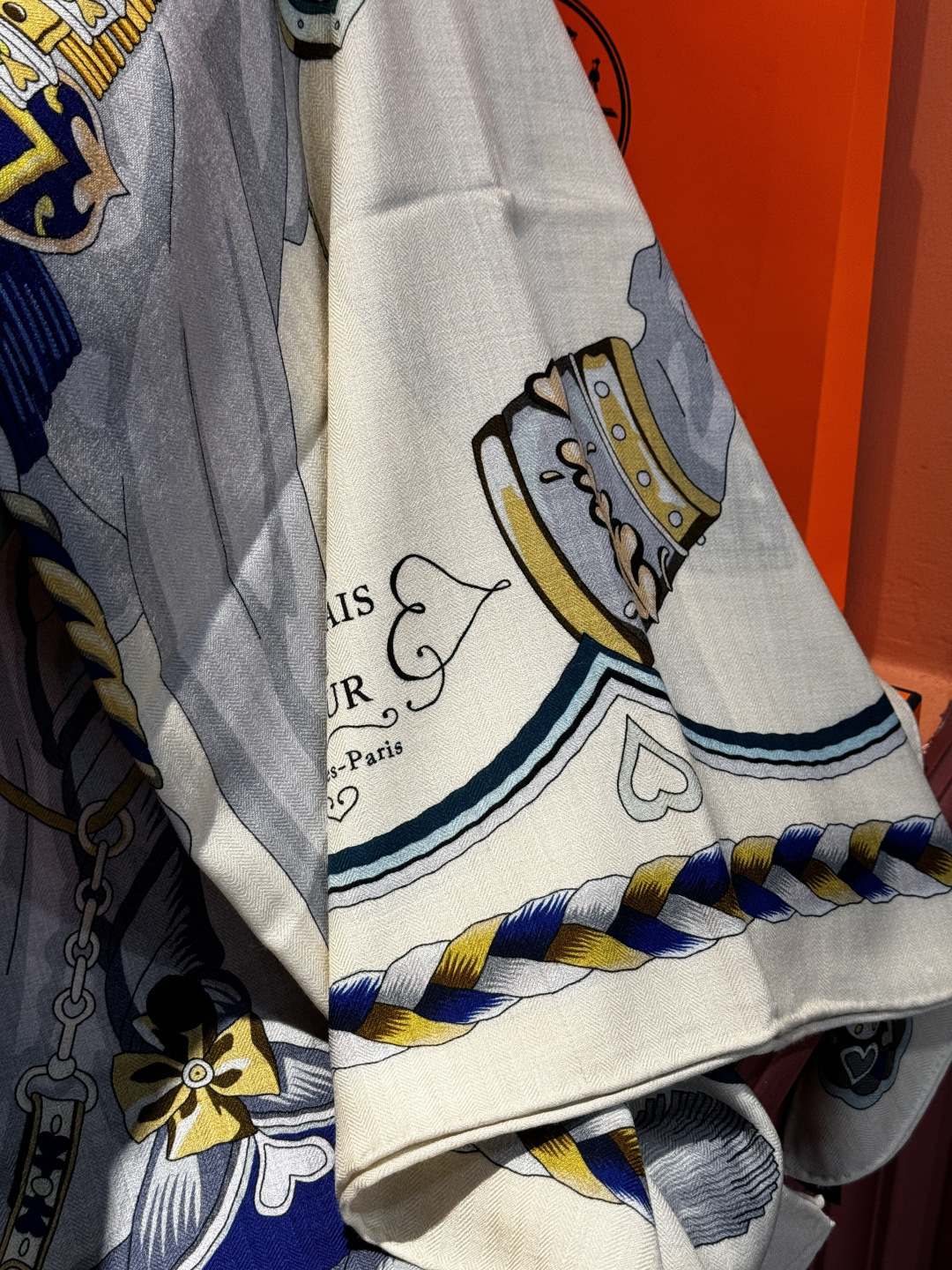 【双面同色】原单爱马仕140cm丝绒方巾💕 甜蜜的鞍具，装饰家芳登和佩西耶设计的一款餐盘增添骑士般的浪漫