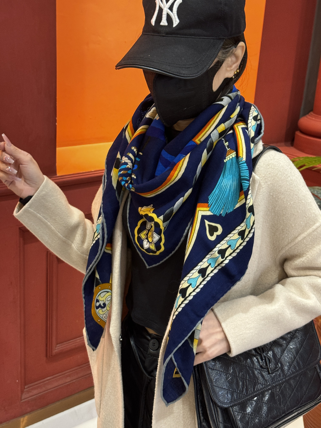 【双面同色】原单爱马仕140cm丝绒方巾💕 甜蜜的鞍具，装饰家芳登和佩西耶设计的一款餐盘增添骑士般的浪漫