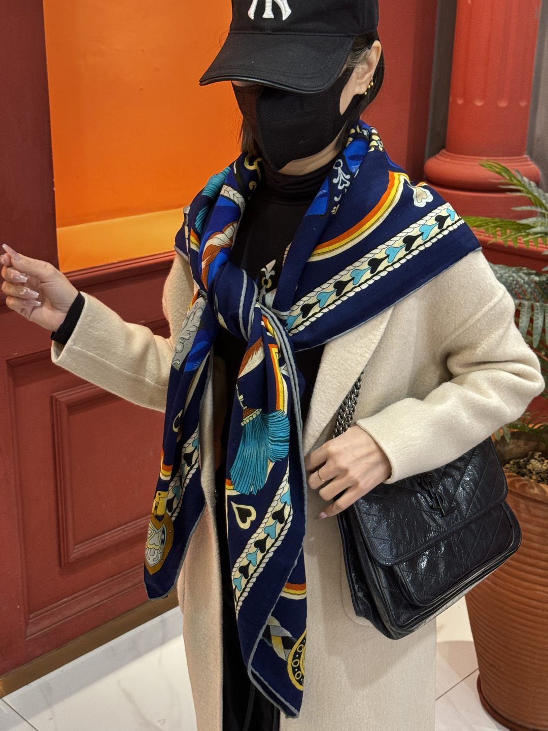 【双面同色】原单爱马仕140cm丝绒方巾💕 甜蜜的鞍具，装饰家芳登和佩西耶设计的一款餐盘增添骑士般的浪漫