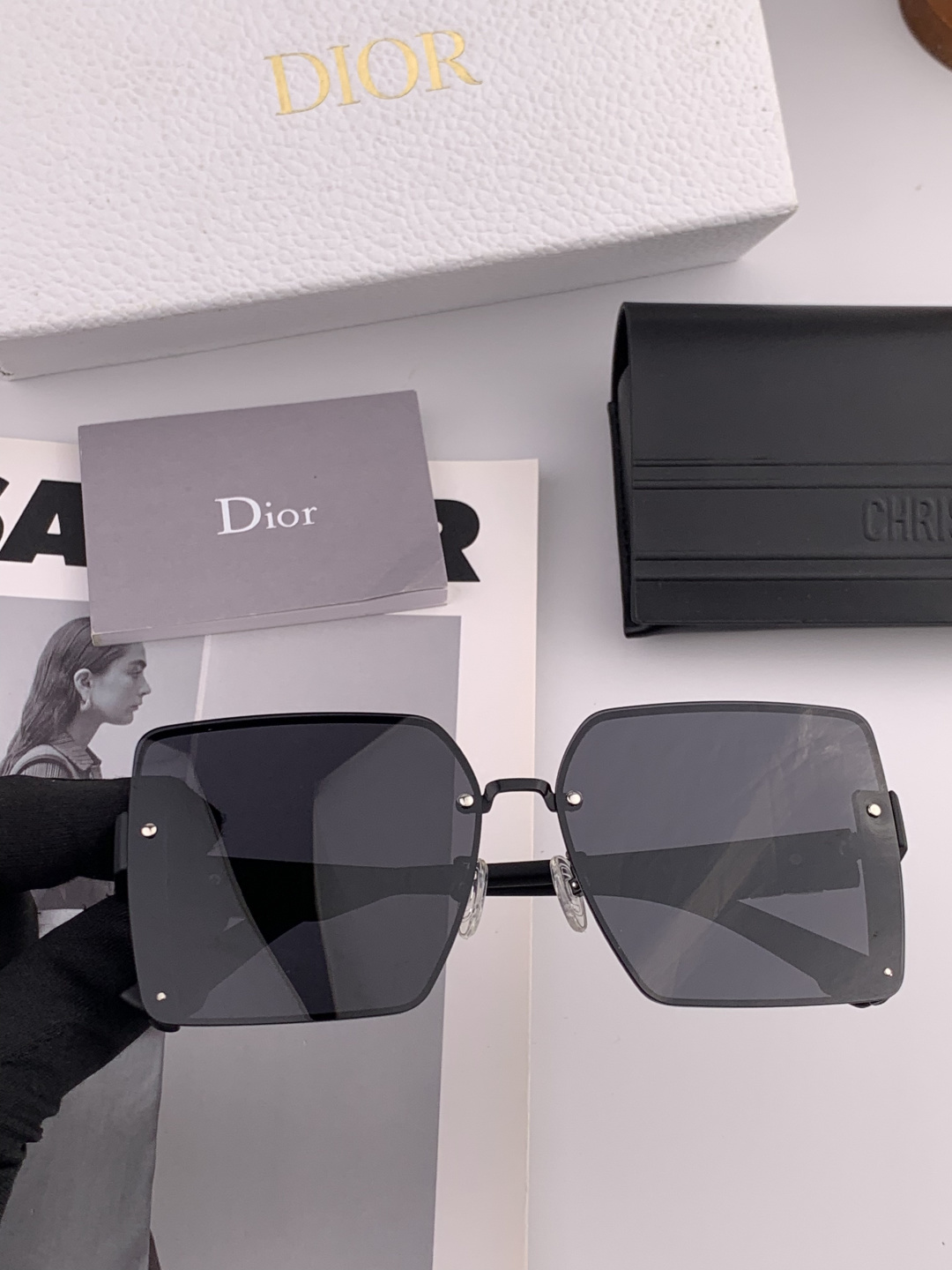 DIOR 2025新款女士方框太阳眼镜 开车墨镜 新款金属无框太阳镜 时尚大方 舒适轻盈 精致奢华 超轻