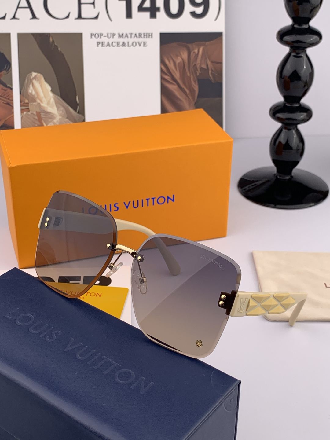 lv大框太阳镜墨镜经典的方框设计，不挑脸型，无论搭配大衣还是连衣裙都非常显气质尼龙镜片预防紫外线 型号：