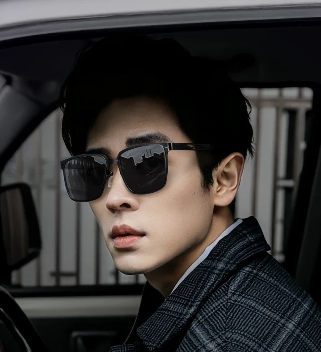 GUCC* 2025 新款男女情侣款太阳iP电镀永不褪色 卖点：超轻超有弹性整幅眼镜无螺丝重要的是压不坏