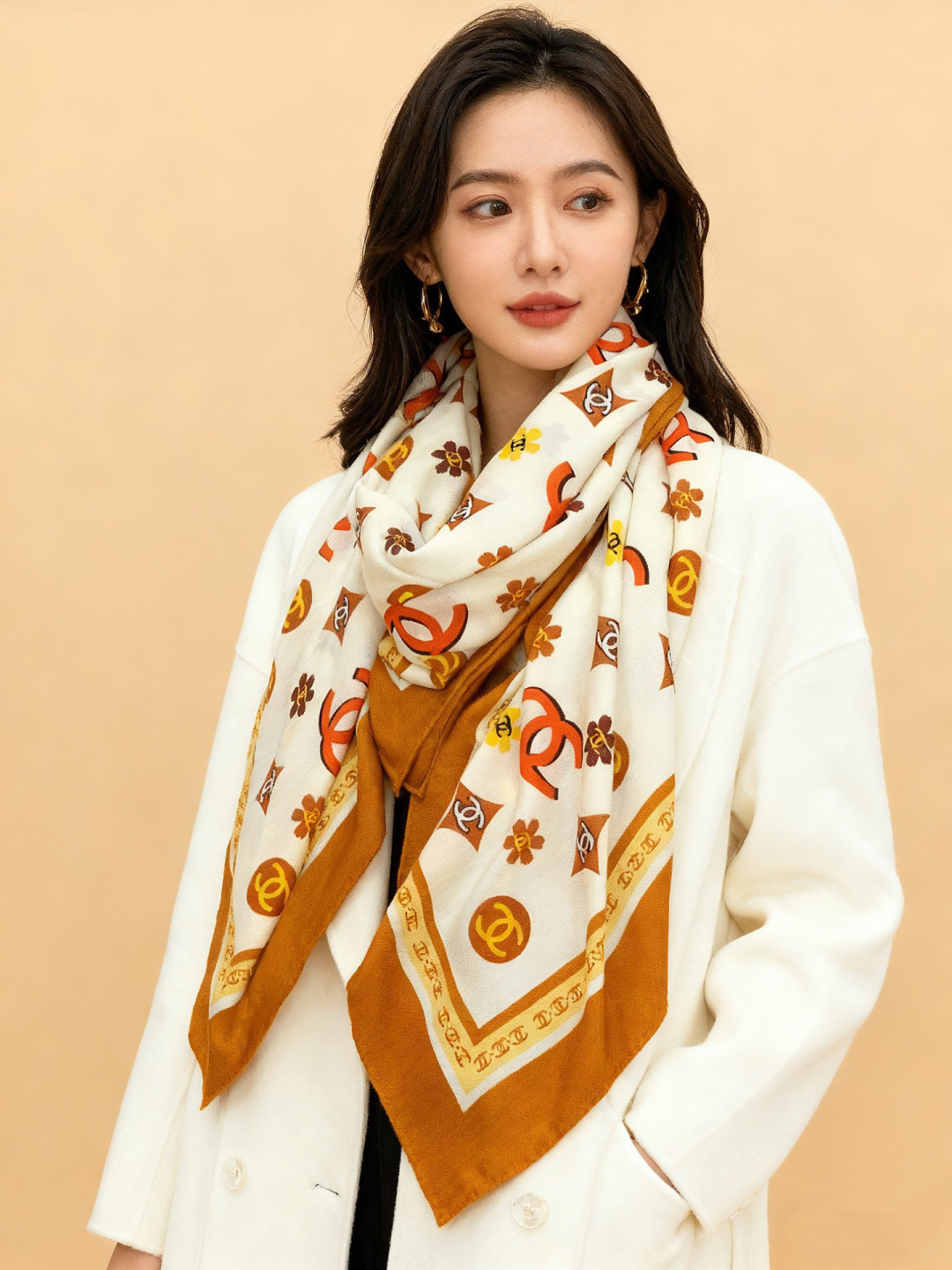 香奈儿上新❤️【Chanel】 经典茶花优雅Coco风，Chanel最新丝绒大方巾~气质到骨子里，香奶奶