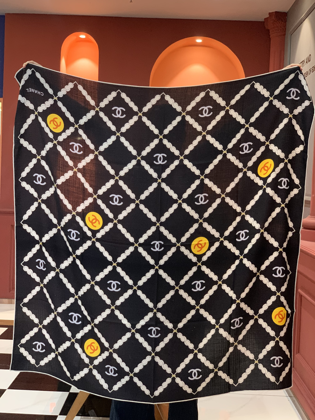 2025秋冬高级成衣系列～Chanel 【140双面同色丝绒披肩】此系列谱写一曲自由轻灵的赞歌本系列作品