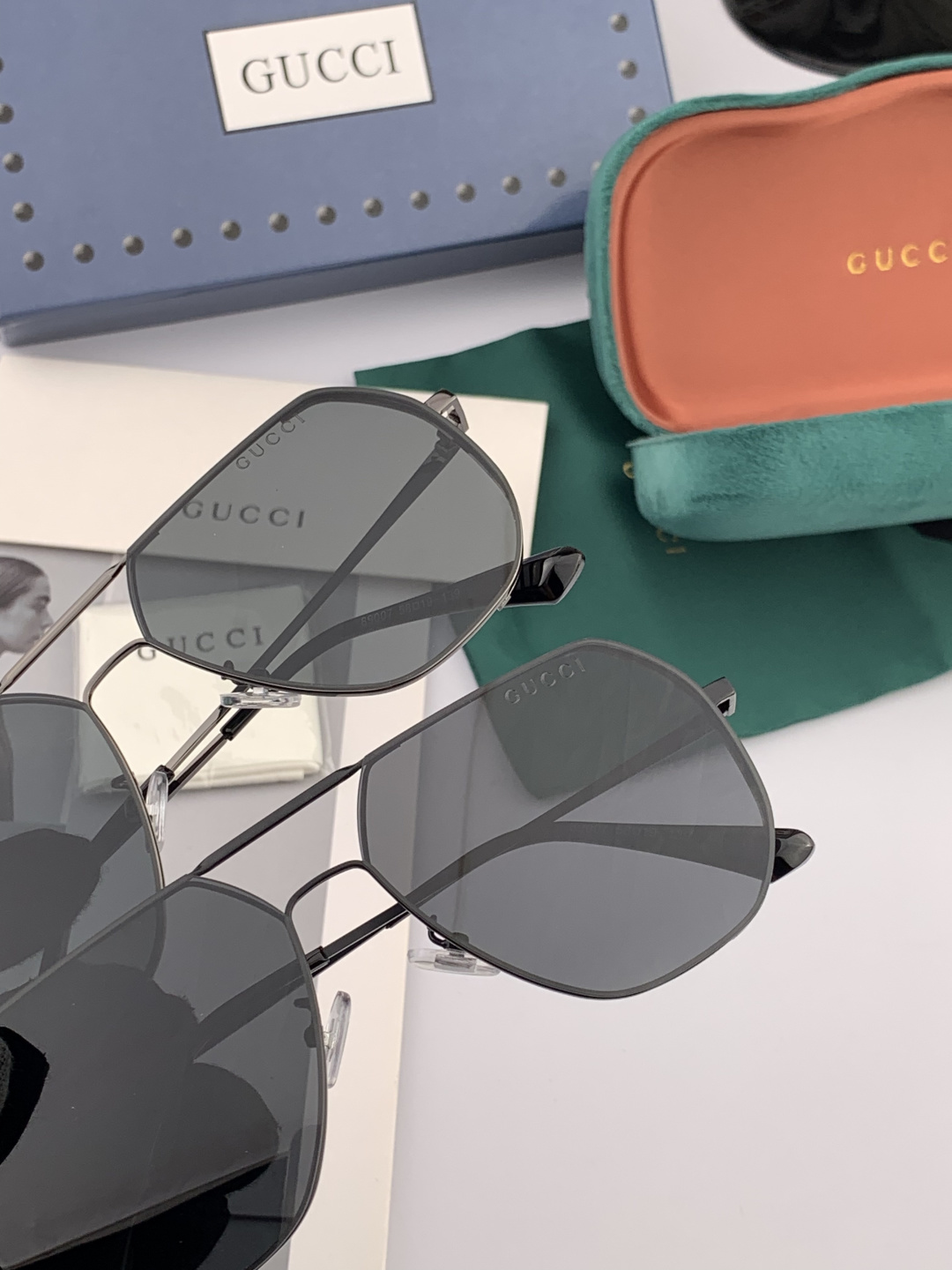 LV 男款炫彩飞行员偏光太阳镜 ❤️材质：高清尼龙加厚卡槽高清偏光镜片 🌹无边框镜架💕颜👍型号：L789