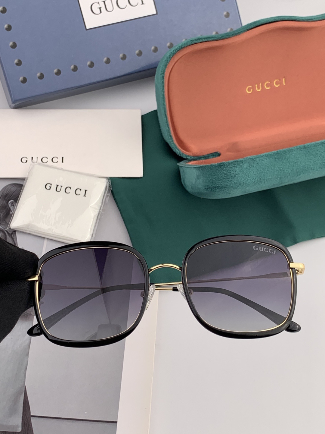 GUCCI 2025开春新款 最新款方框太阳镜 各路网红纷纷带起气场满分‼️ 俏皮甜美.上脸效果更佳.金