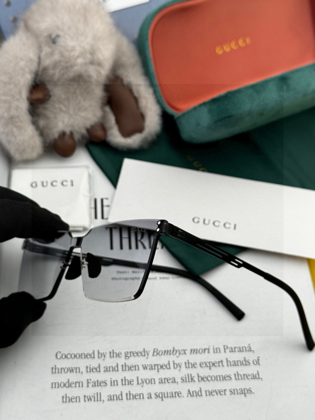GUCC* 2025 新款男女情侣款太阳iP电镀永不褪色 卖点：超轻超有弹性整幅眼镜无螺丝重要的是压不坏