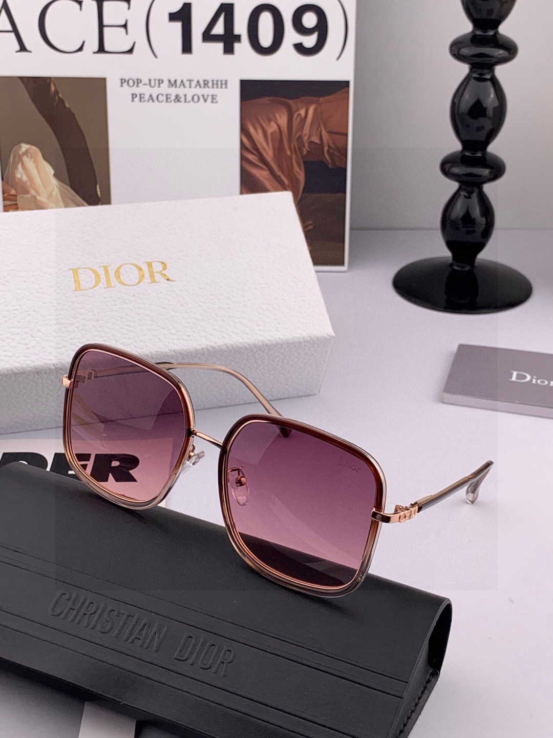 【偏光系列】 DIOR 经典的方框设计，不挑脸型，无论搭配大衣还是连衣裙都非常显气质偏光镜片预防紫外线 