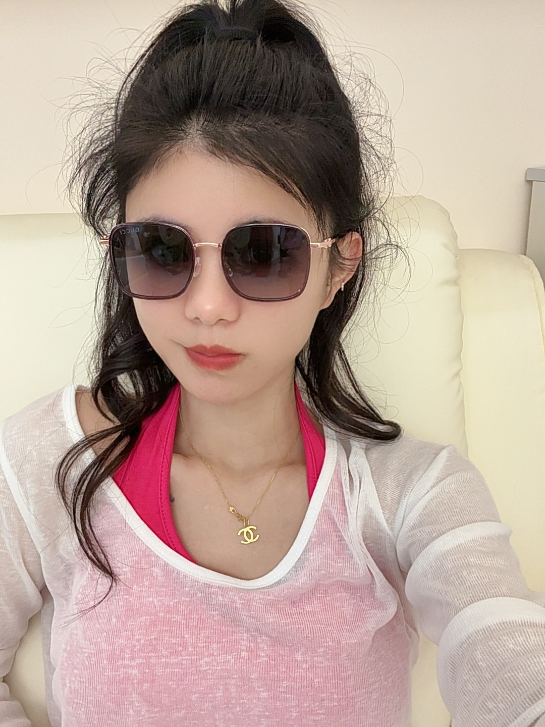 Gucci墨镜2025新款 。 方框设计再优雅的同时还能在视觉上修饰脸型，敲显脸小，不挑脸型 复古的马衔