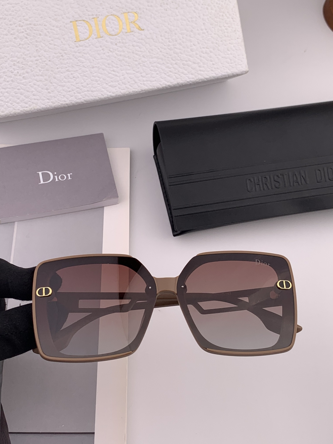 🔺 【DIOR-迪奥】2025开春新款 潮流爆款 时尚方框偏光太阳镜 高品质 佩戴舒适 网红潮款墨镜 女