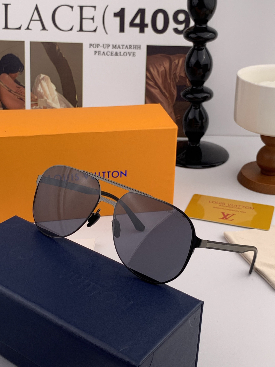 LV 男款炫彩飞行员偏光太阳镜 ❤️材质：高清尼龙加厚卡槽高清偏光镜片 🌹无边框镜架💕颜👍型号：L522