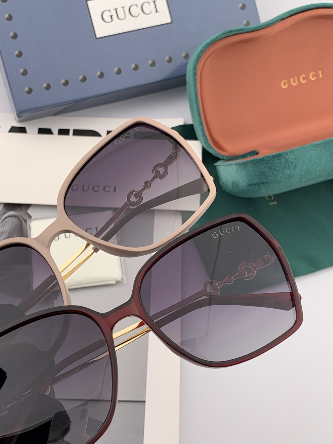 Gucci墨镜2025新款 。 方框设计再优雅的同时还能在视觉上修饰脸型，敲显脸小，不挑脸型 复古的马衔