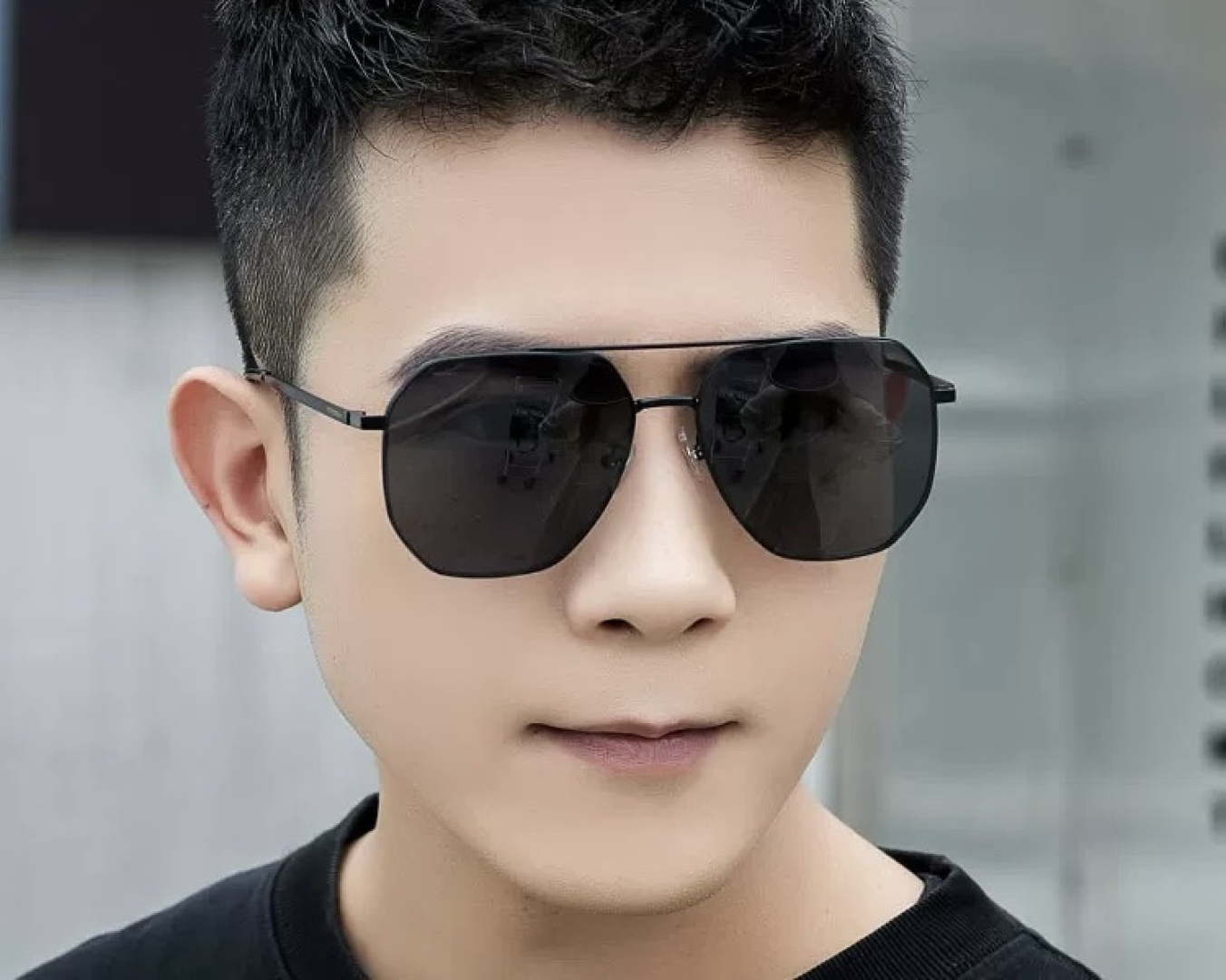 LV 男款炫彩飞行员偏光太阳镜 ❤️材质：高清尼龙加厚卡槽高清偏光镜片 🌹无边框镜架💕颜👍型号：L089