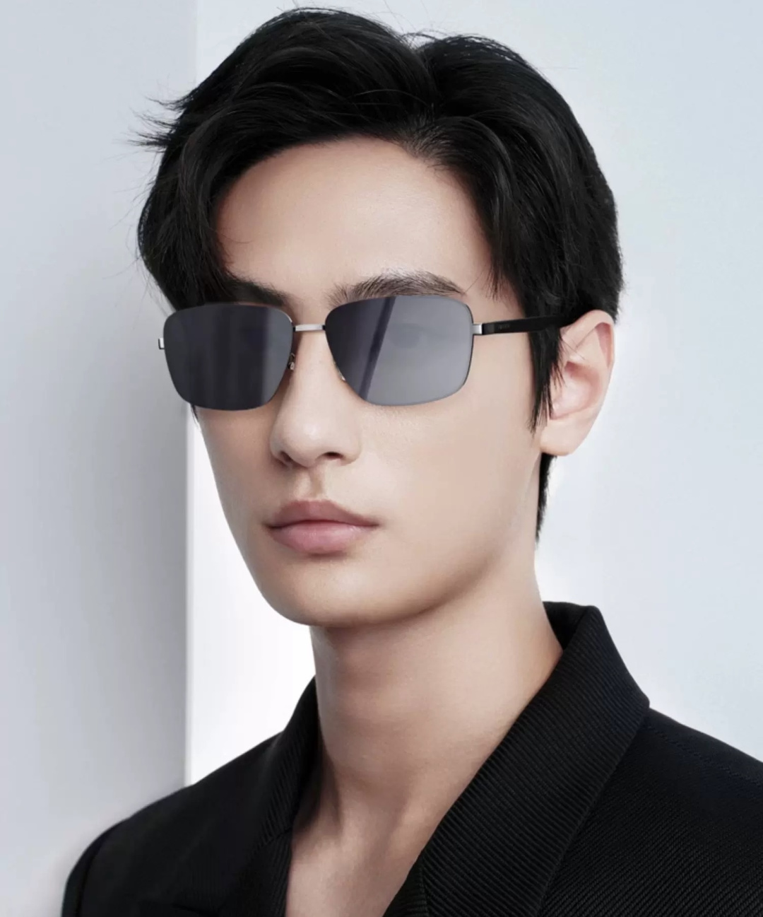 LV 男款炫彩飞行员偏光太阳镜 ❤️材质：高清尼龙加厚卡槽高清偏光镜片 🌹无边框镜架💕颜👍型号：L189