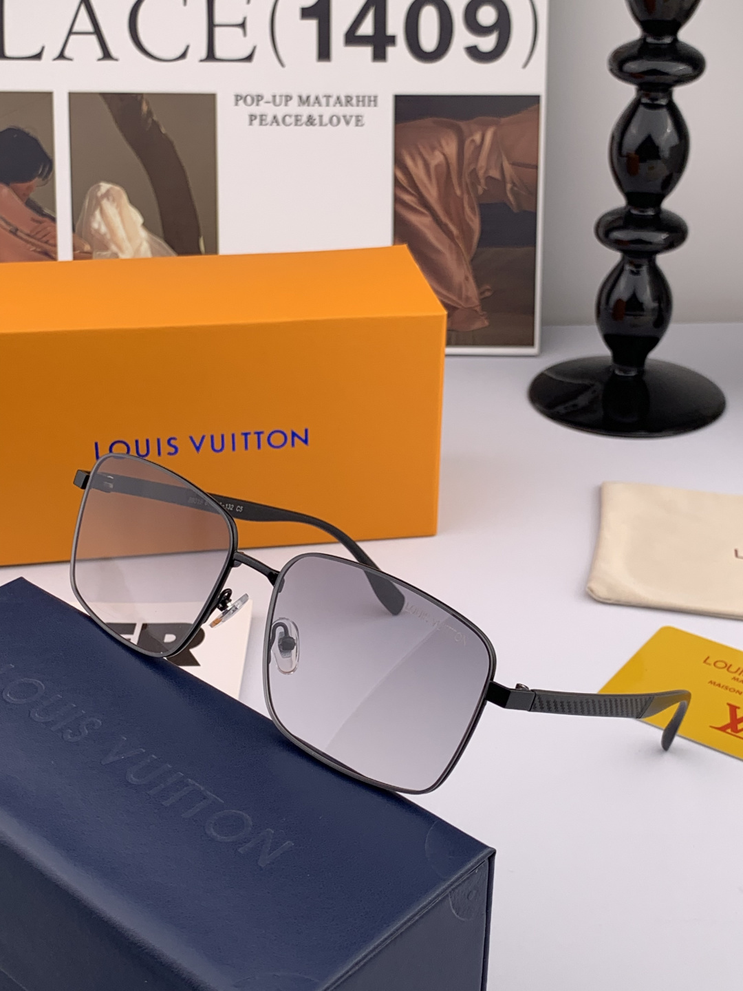 LV 男款炫彩飞行员偏光太阳镜 ❤️材质：高清尼龙加厚卡槽高清偏光镜片 🌹无边框镜架💕颜👍型号：L989