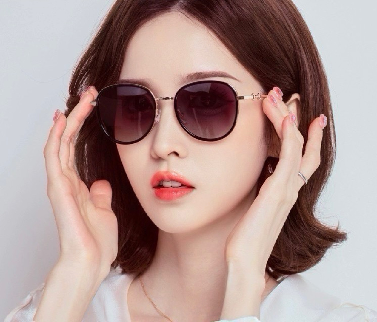 Gucci墨镜 新款 。 圆框设计再优雅的同时还能在视觉上修饰脸型，敲显脸小，不挑脸型 复古的马衔扣配上