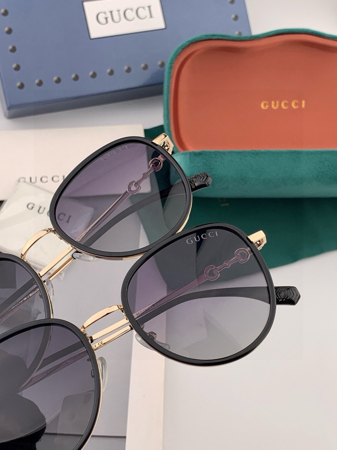 Gucci墨镜 新款 。 圆框设计再优雅的同时还能在视觉上修饰脸型，敲显脸小，不挑脸型 复古的马衔扣配上