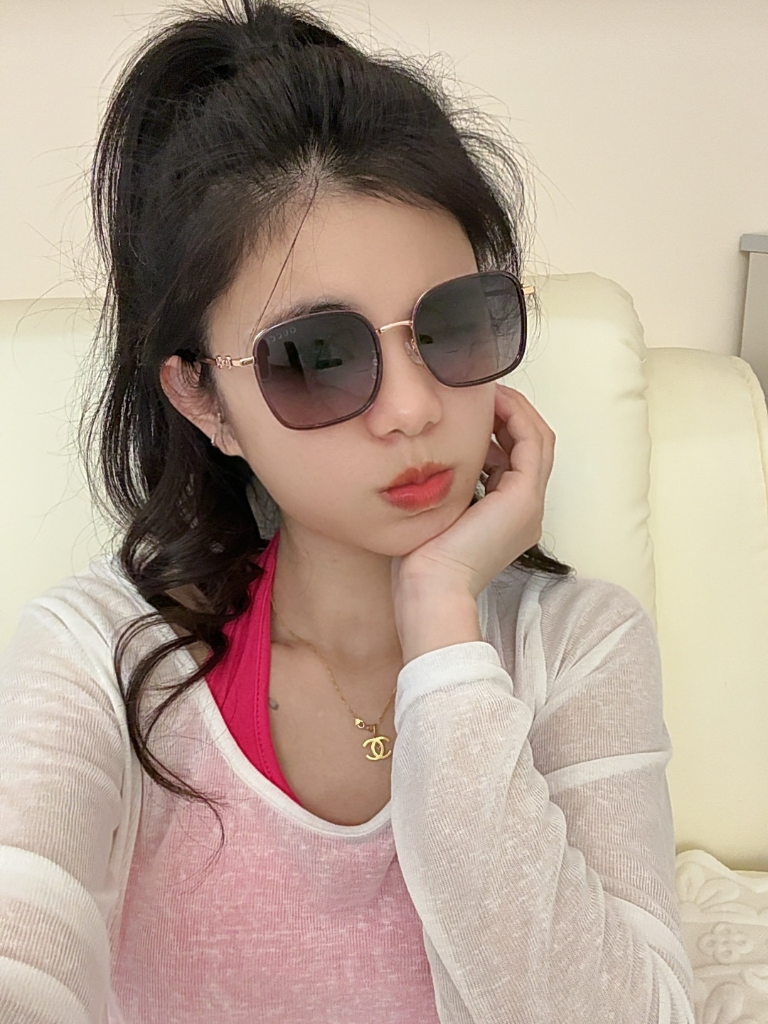 Gucci墨镜 新款 。 方框设计再优雅的同时还能在视觉上修饰脸型，敲显脸小，不挑脸型 复古的马衔扣配上