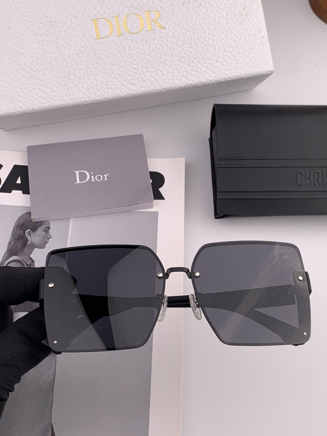 DIOR 新款女士方框太阳眼镜 开车墨镜 新款金属无框太阳镜 时尚大方 舒适轻盈 精致奢华 超轻 型号：