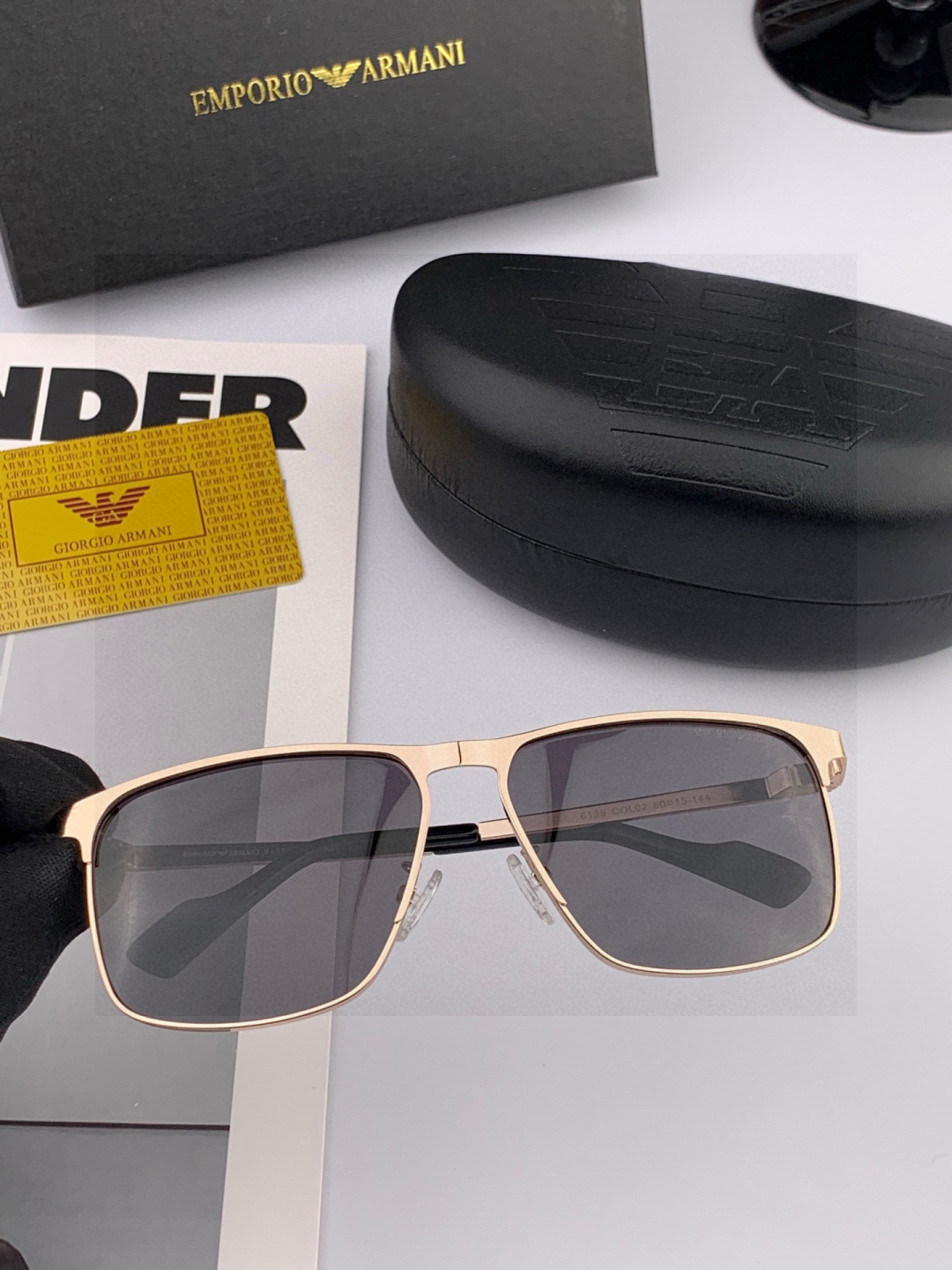 【阿玛尼】新款超百搭金属尼龙太阳镜、造型轮廓超大镜框完美修饰脸型，时尚超级百搭 ！型号：A9613