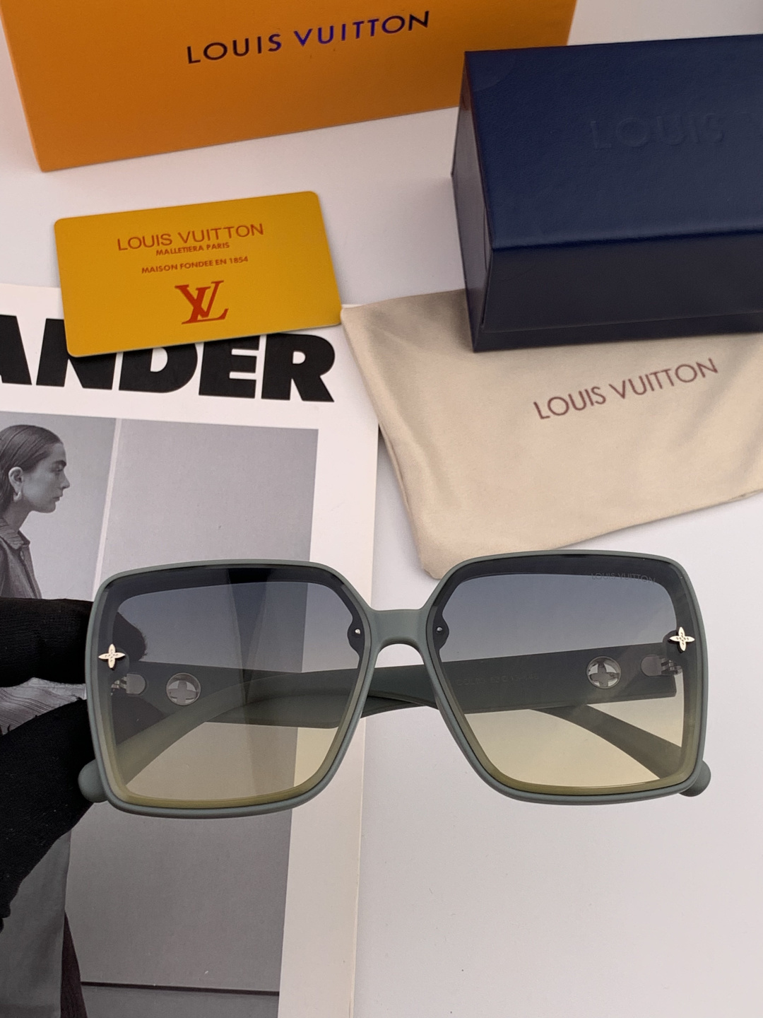 【TR偏光系列】lv大框太阳镜墨镜经典的方框设计，不挑脸型，无论搭配大衣还是连衣裙都非常显气质偏光镜片预