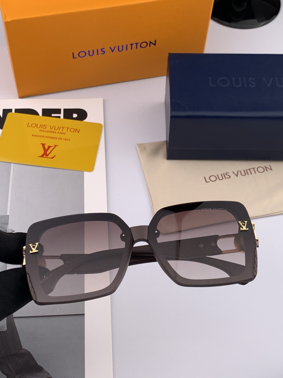 【TR偏光系列】lv大框太阳镜墨镜经典的方框设计，不挑脸型，无论搭配大衣还是连衣裙都非常显气质偏光镜片预