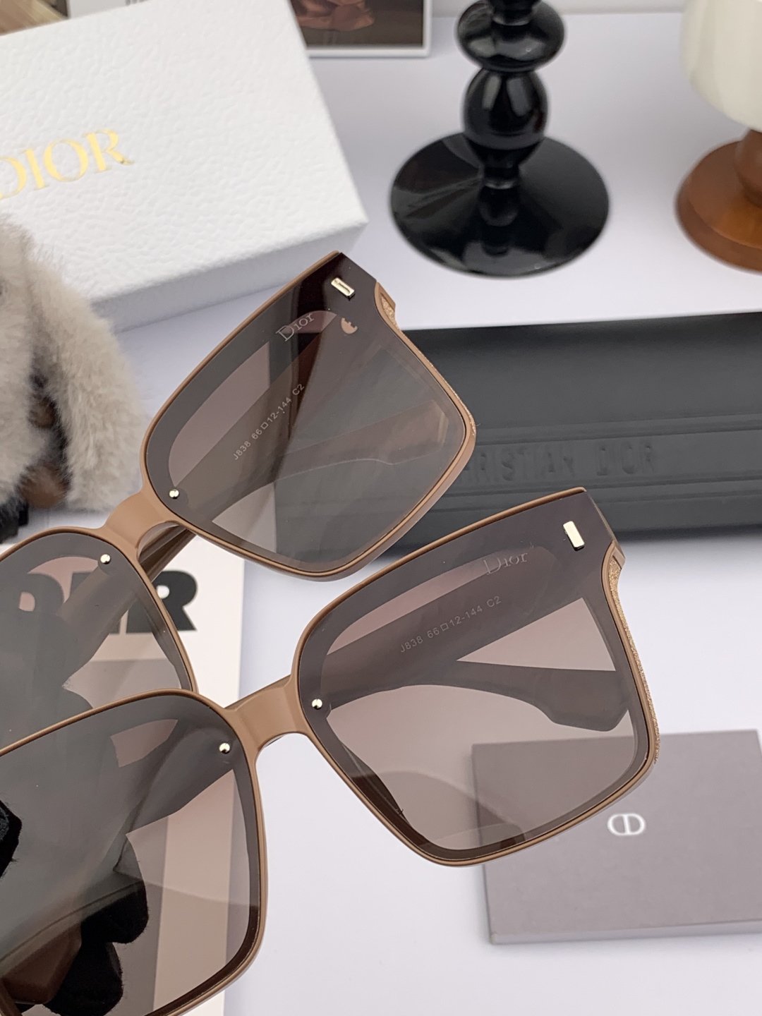 🔺 【DIOR-迪奥】开春新款 潮流爆款 时尚方框偏光太阳镜 高品质 佩戴舒适 网红潮款墨镜 女士高清偏