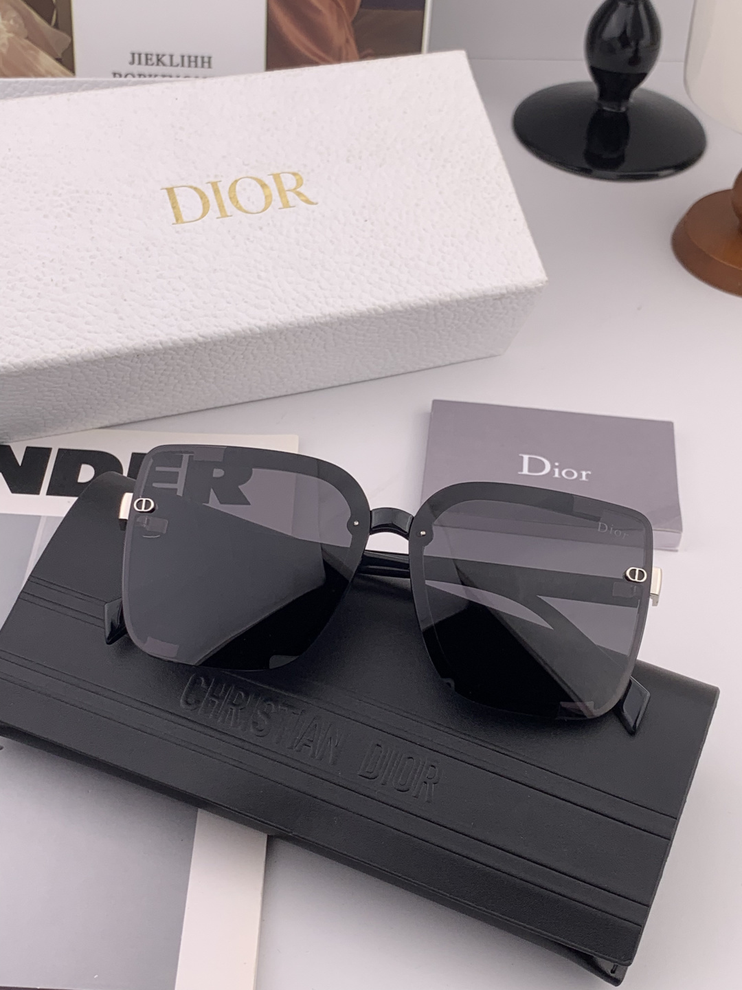 🔺 【DIOR-迪奥】开春新款 潮流爆款 时尚方框偏光太阳镜 高品质 佩戴舒适 网红潮款墨镜 型号：D1