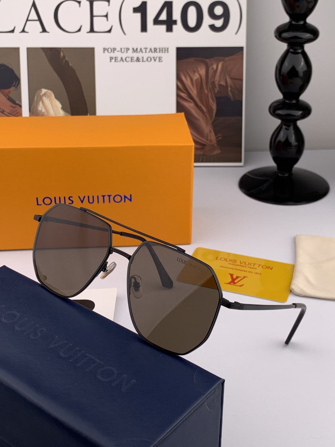 LV 男款炫彩飞行员偏光太阳镜 ❤️材质：高清尼龙加厚卡槽高清偏光镜片 🌹无边框镜架💕颜👍型号：L289