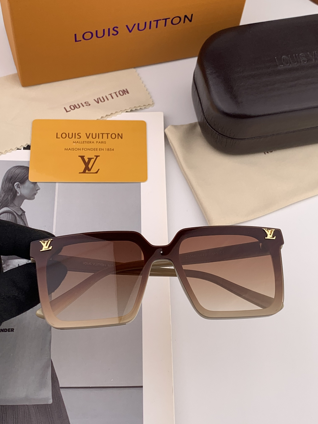 🔺LV🔻早春新款，众多明星同款[色]LV‼️‼️新款大框墨镜 ，🌈🌈宝丽来超清太阳镜🔝🔝型号：L6006