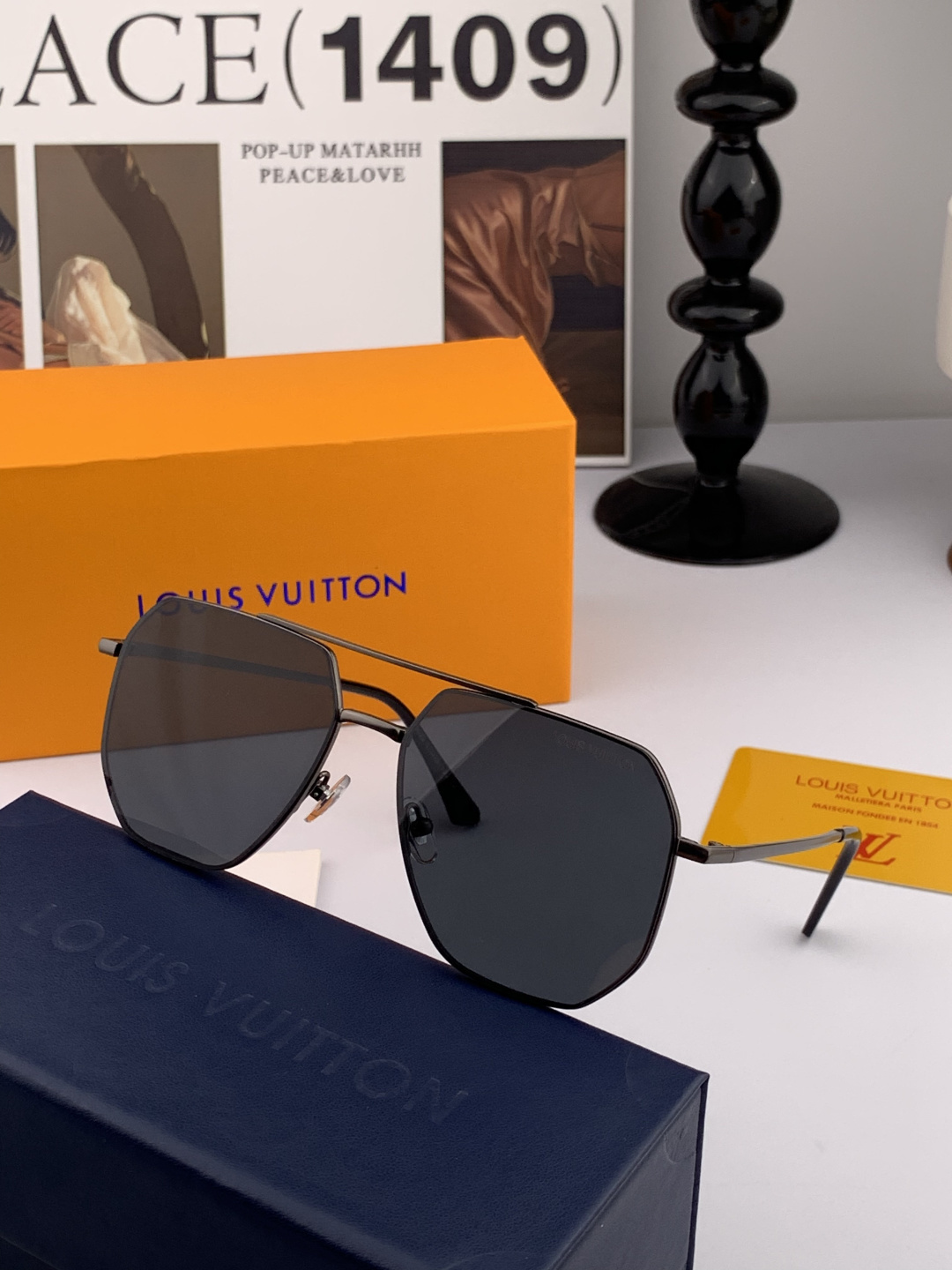 LV 男款炫彩飞行员偏光太阳镜 ❤️材质：高清尼龙加厚卡槽高清偏光镜片 🌹无边框镜架💕颜👍型号：L089