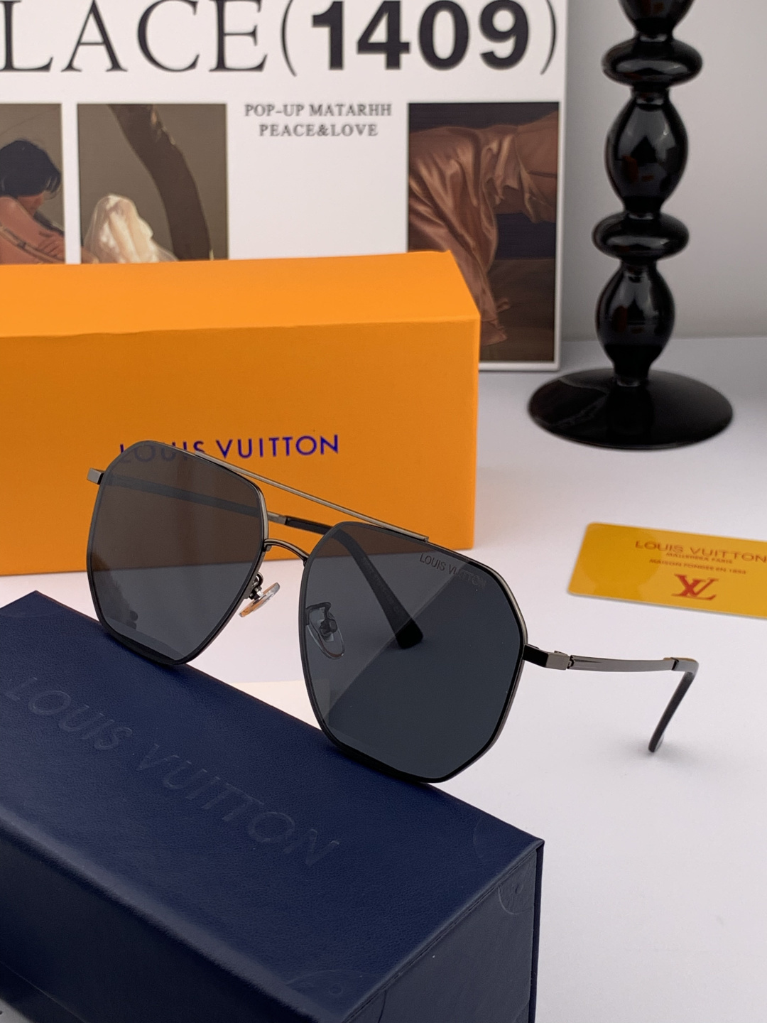 LV 男款炫彩飞行员偏光太阳镜 ❤️材质：高清尼龙加厚卡槽高清偏光镜片 🌹无边框镜架💕颜👍型号：L289