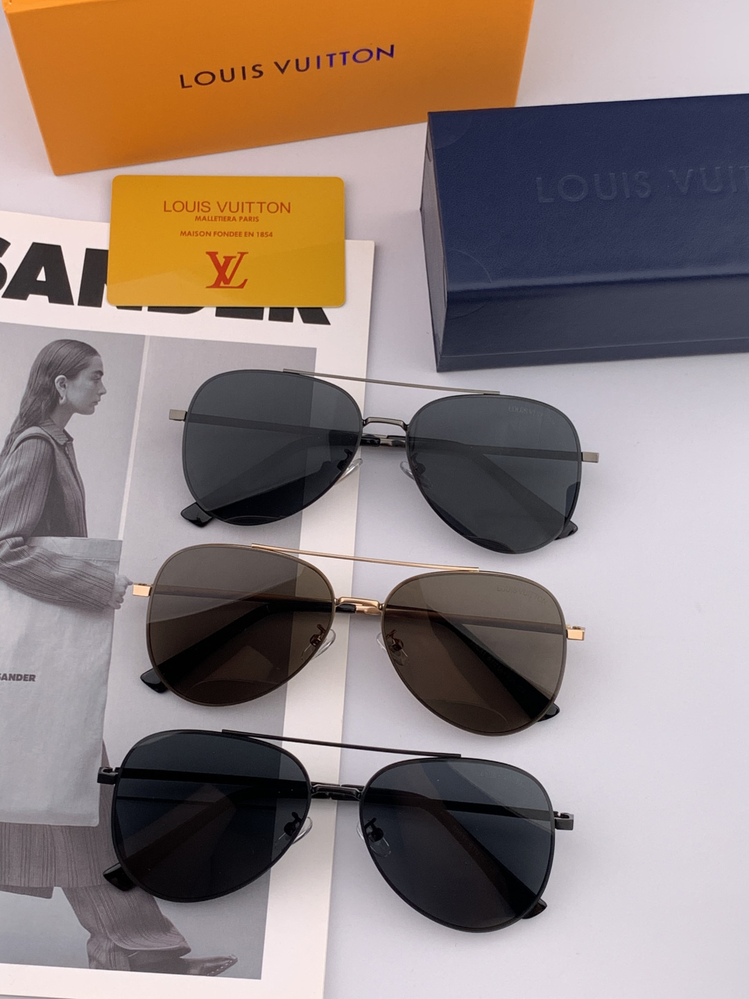 LV 男款炫彩飞行员偏光太阳镜 ❤️材质：高清尼龙加厚卡槽高清偏光镜片 🌹无边框镜架💕颜👍型号：L189