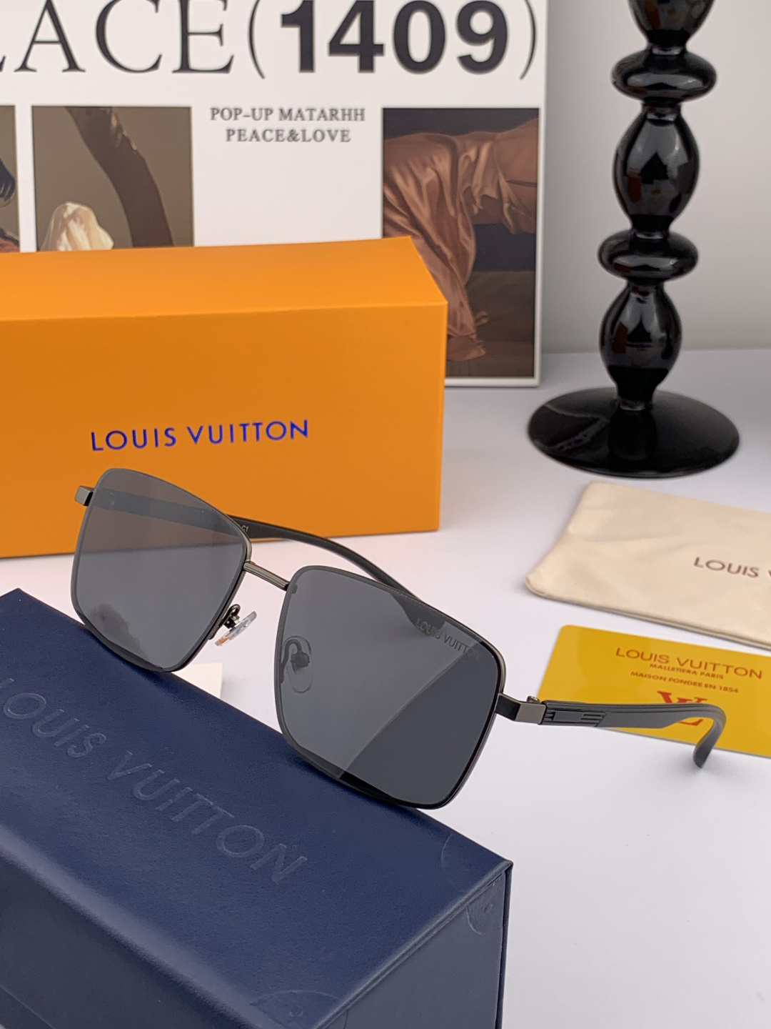 LV 男款炫彩飞行员偏光太阳镜 ❤️材质：高清尼龙加厚卡槽高清偏光镜片 🌹无边框镜架💕颜👍型号：L189