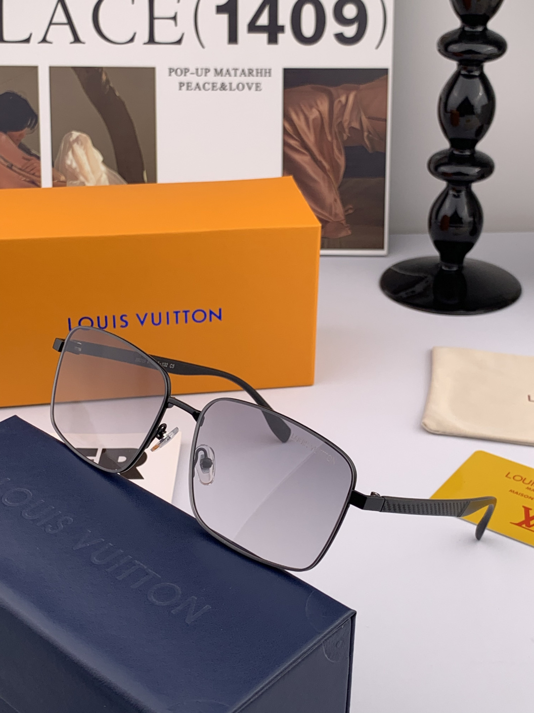 LV 男款炫彩飞行员偏光太阳镜 ❤️材质：高清尼龙加厚卡槽高清偏光镜片 🌹无边框镜架💕颜👍型号：L989