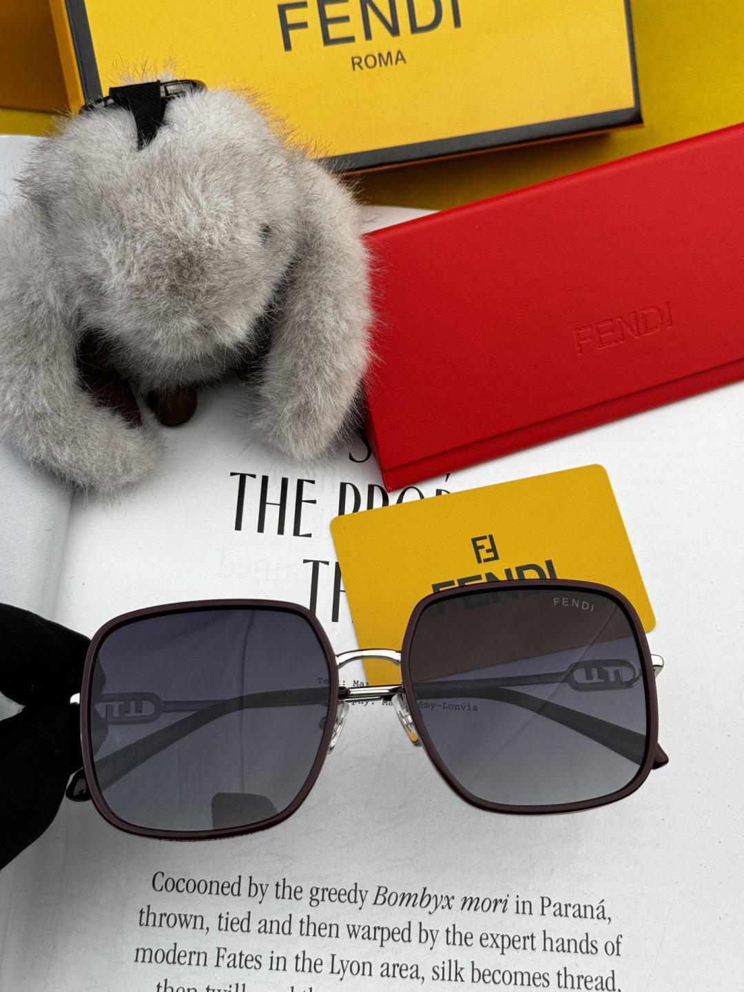 🔺 【芬迪】开春新款 潮流爆款 时尚方框偏光太阳镜 高品质 佩戴舒适 网红潮款墨镜 女士高清偏光太阳镜🕶
