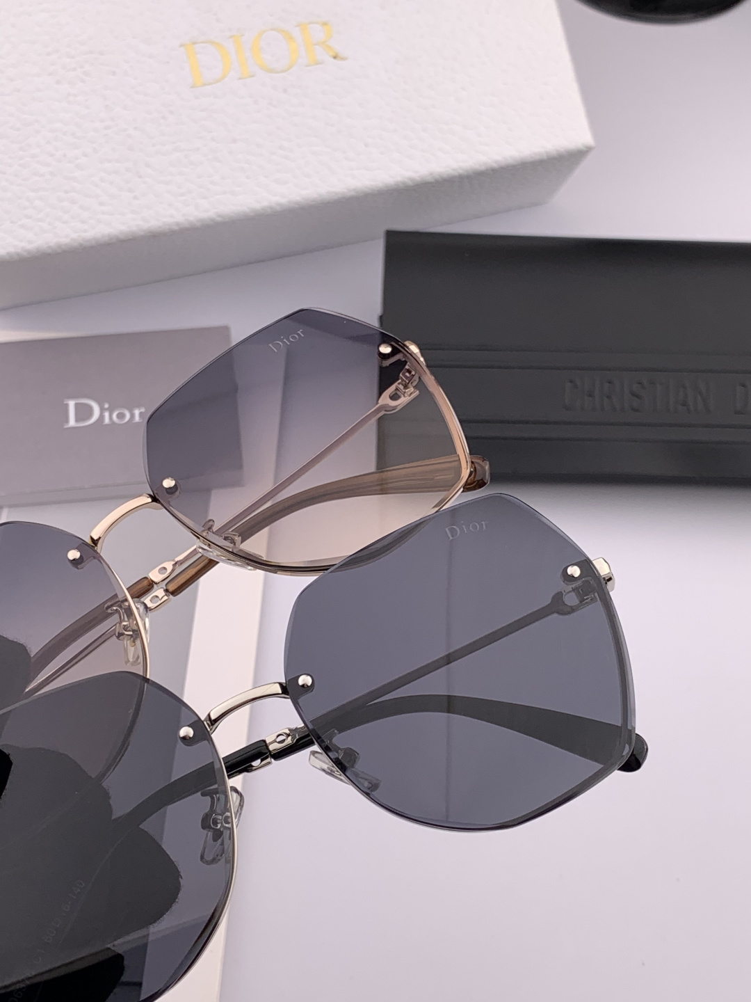 【尼龙偏光系列】DIOR无框太阳镜墨多边形设计，不挑脸型，无论搭配大衣还是连衣裙都非常显气质尼龙偏光镜片