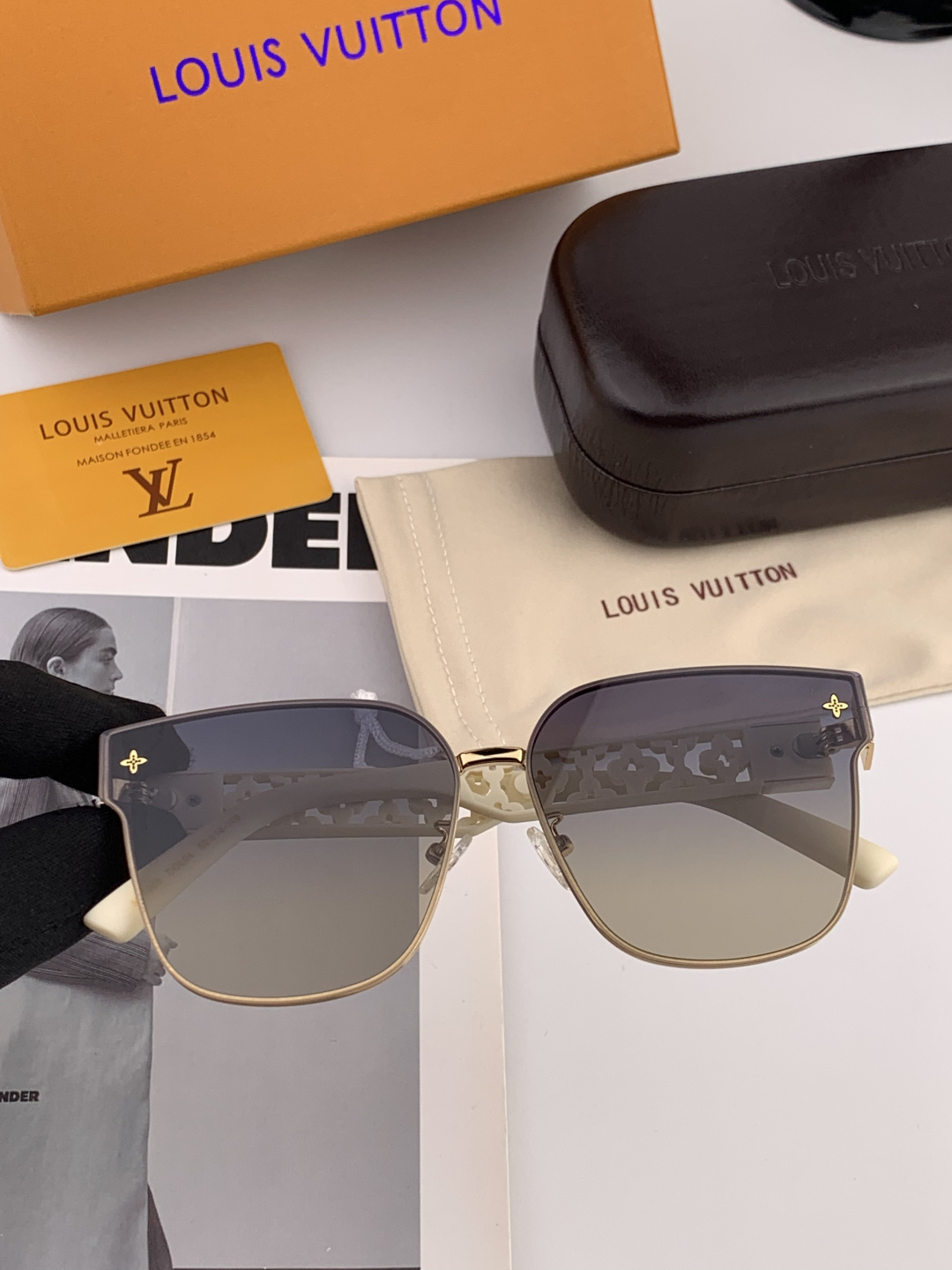 【尼龙偏光系列】lv大框太阳镜墨镜经典的方框设计，不挑脸型，无论搭配大衣还是连衣裙都非常显气质尼龙偏光镜