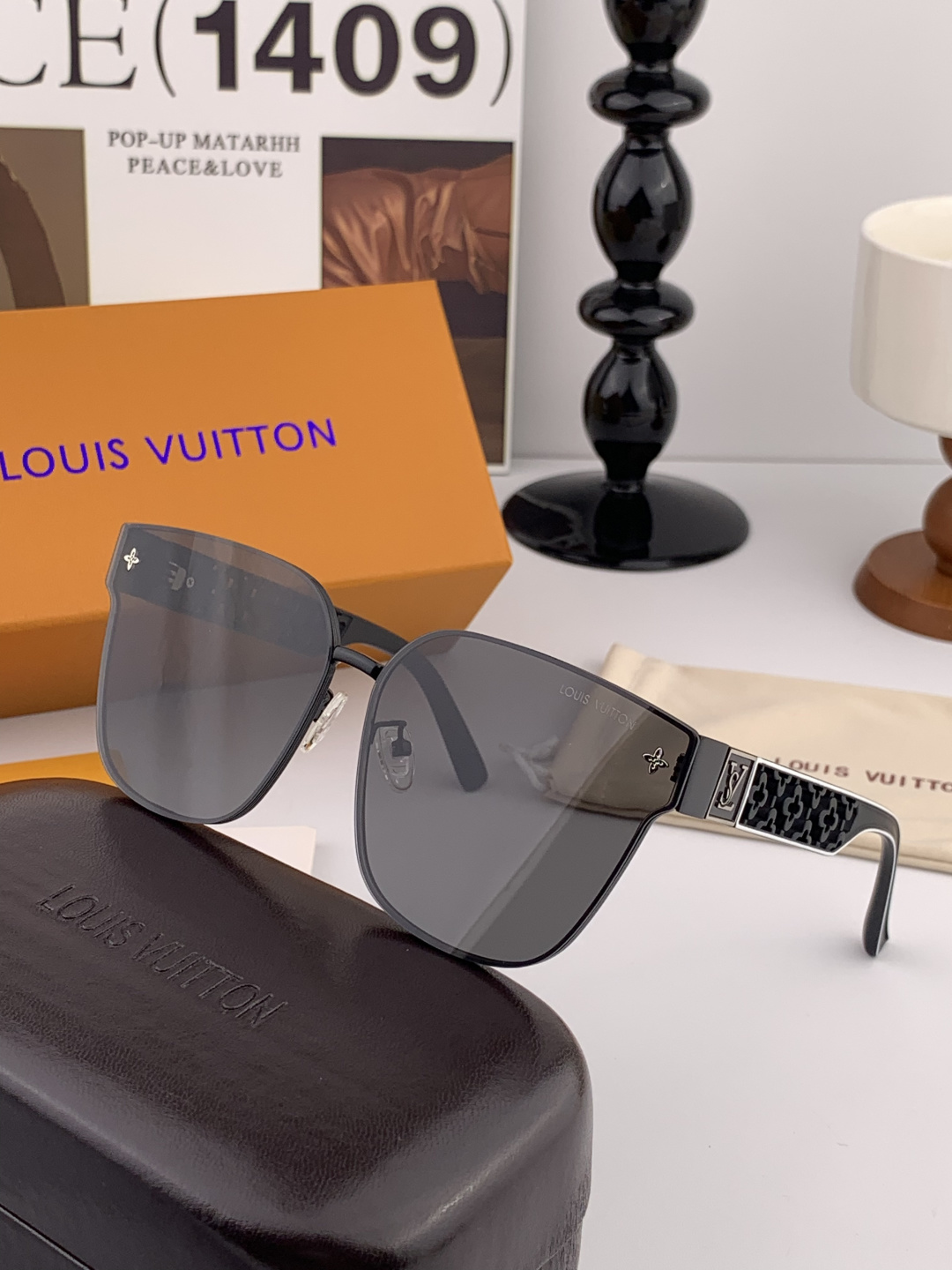 【尼龙偏光系列】lv大框太阳镜墨镜经典的方框设计，不挑脸型，无论搭配大衣还是连衣裙都非常显气质尼龙偏光镜