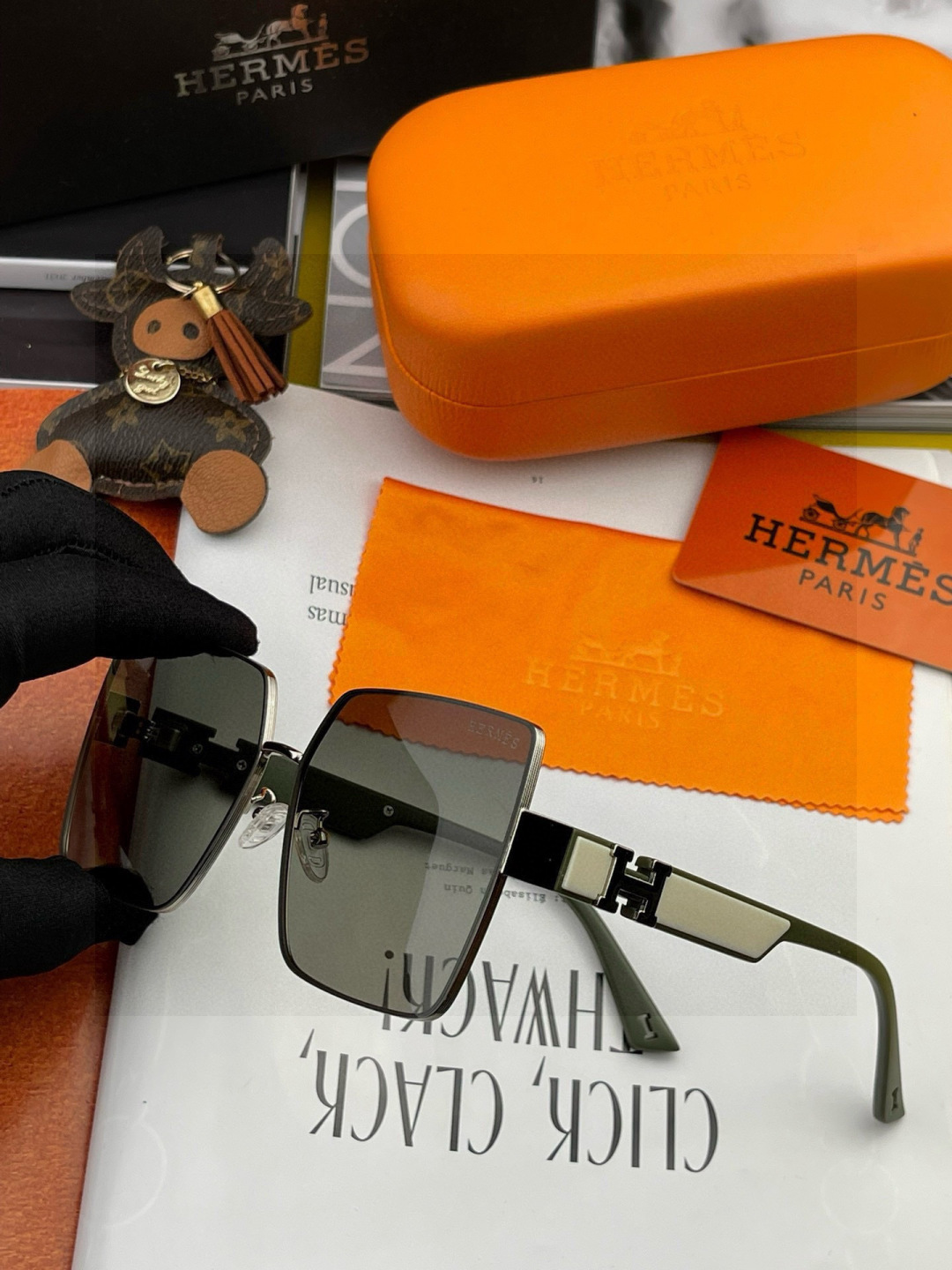 【尼龙偏光系列】爱马仕 经典的方框设计，不挑脸型，无论搭配大衣还是连衣裙都非常显气质尼龙偏光镜片预防紫外