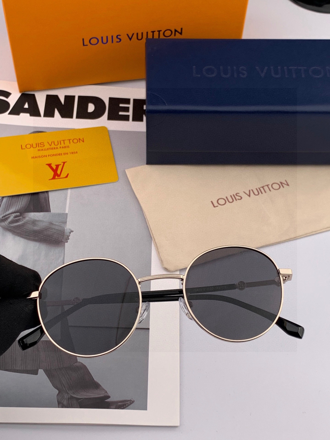 Lv 。 高品质男女款墨镜 👍 进口宝丽来偏光镜片 。蛤蟆镜 开车钓鱼都可 。百搭显瘦墨镜韩版男士飞行员