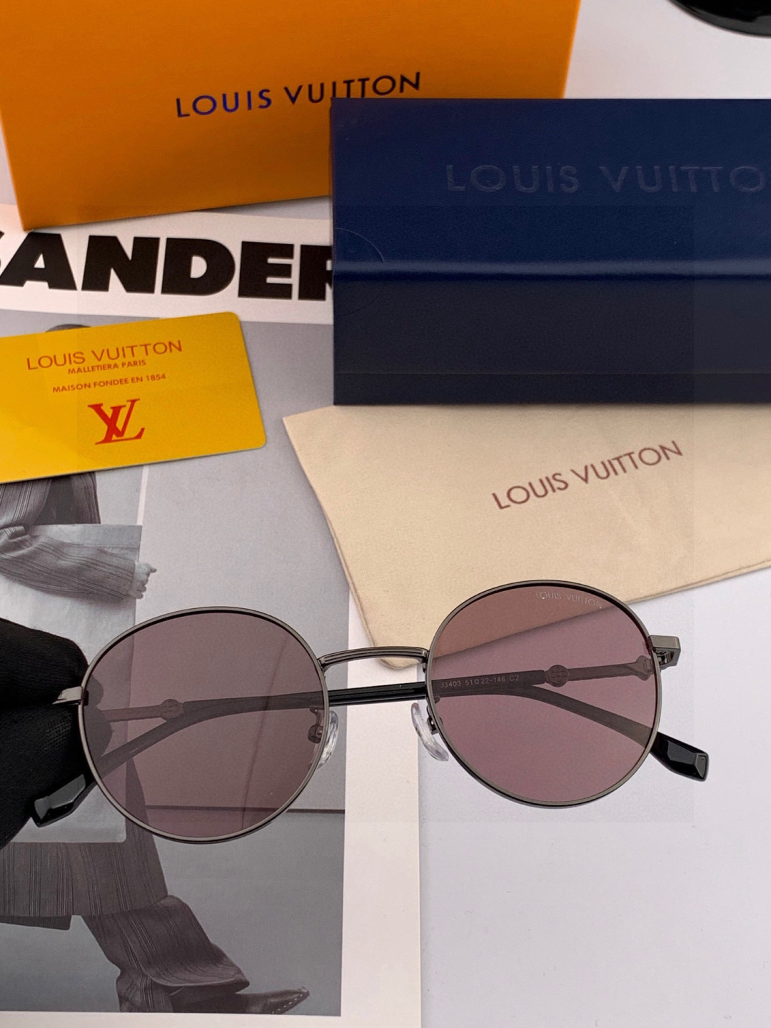 Lv 。 高品质男女款墨镜 👍 进口宝丽来偏光镜片 。蛤蟆镜 开车钓鱼都可 。百搭显瘦墨镜韩版男士飞行员