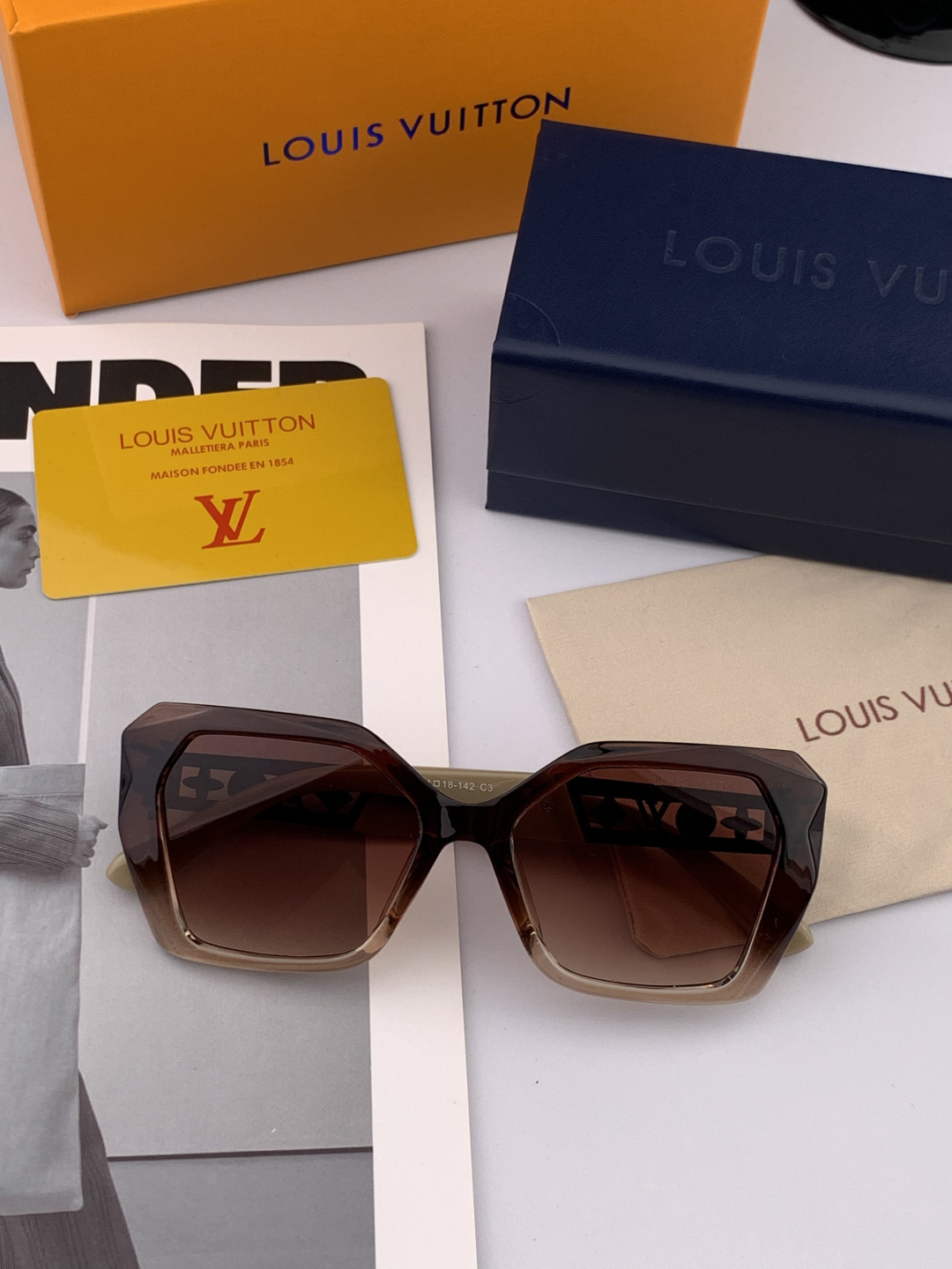 LV 开春新款 潮流爆款 时尚方框太阳镜 高品质 佩戴舒适 网红潮款墨镜 型号L5230