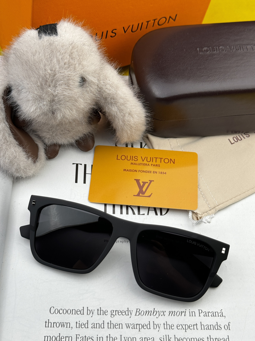 LV 开春新款 潮流爆款 时尚方框太阳镜 高品质 佩戴舒适 网红潮款墨镜 型号L8510