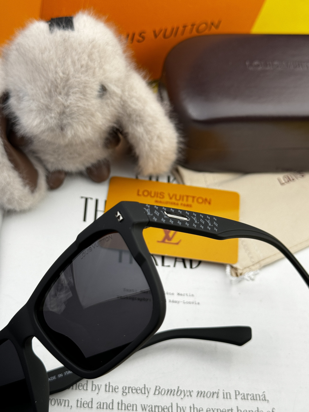 LV 开春新款 潮流爆款 时尚方框太阳镜 高品质 佩戴舒适 网红潮款墨镜 型号L8510