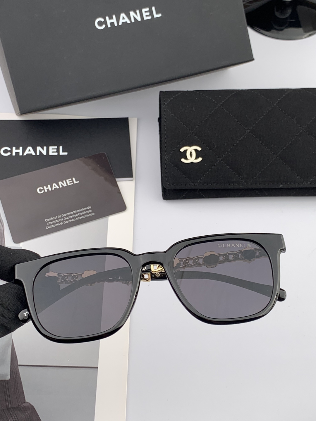 新品CHANEL 香奈儿太阳镜以独特魅力和前卫风格诠释春夏最新眼镜，质感超好佩带舒适 型号：CH5236