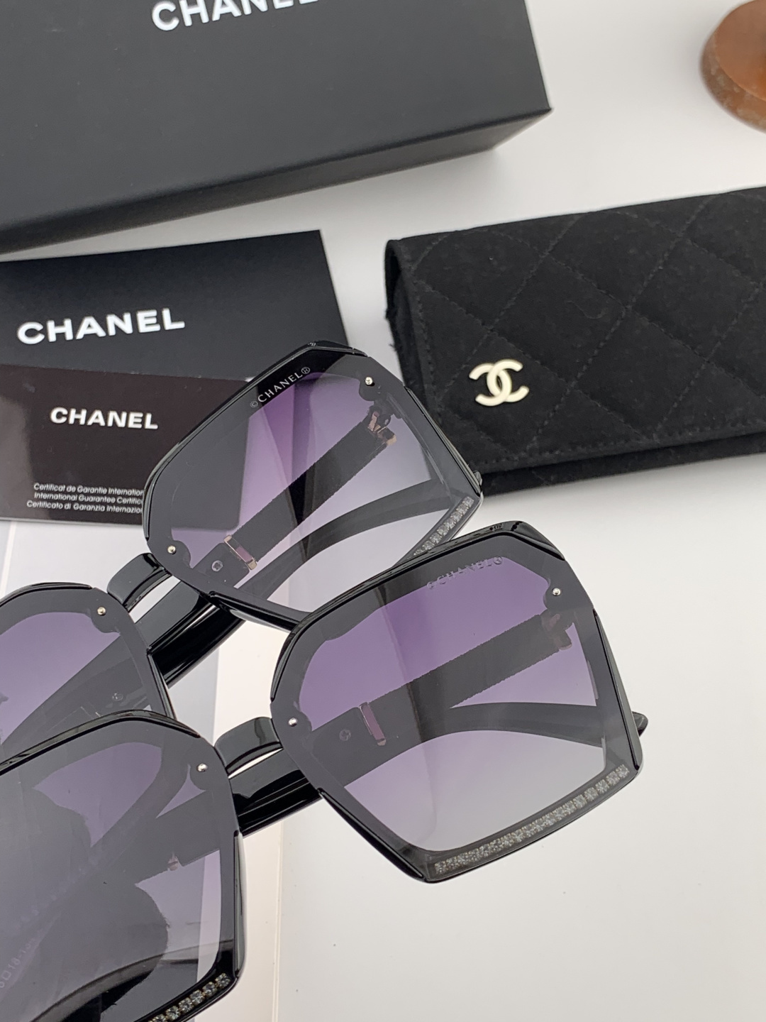 【CHANEL】香奈儿 新款潮流爆款 时尚方框太阳镜 佩戴舒适 网红潮款墨镜 ♥️♥️型号：CH1865