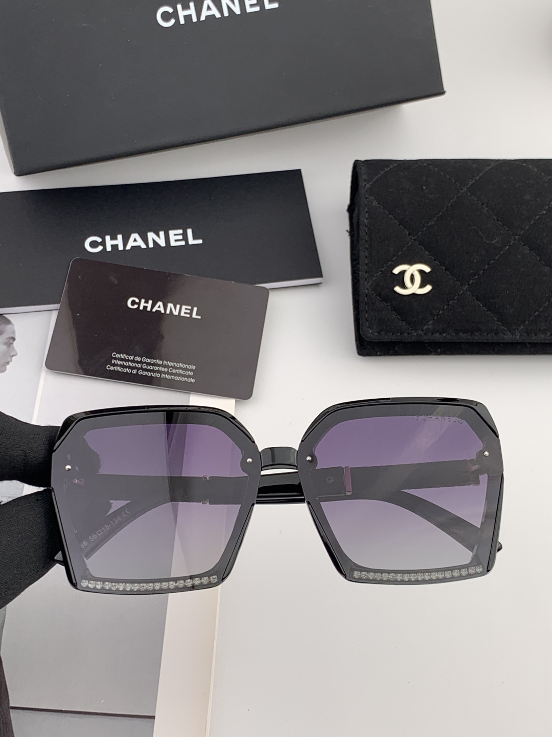 【CHANEL】香奈儿 新款潮流爆款 时尚方框太阳镜 佩戴舒适 网红潮款墨镜 ♥️♥️型号：CH1865