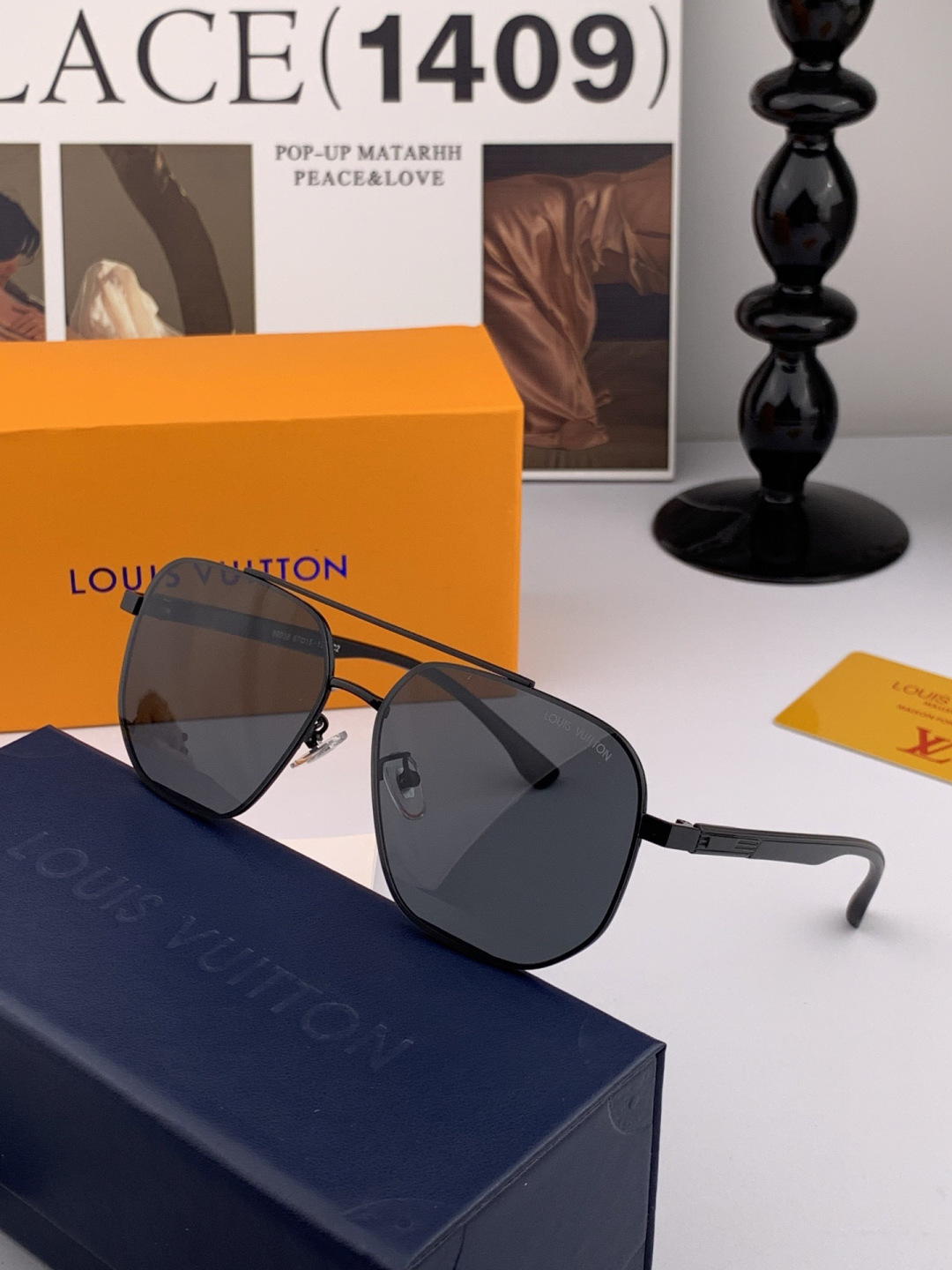 LV 男款炫彩飞行员偏光太阳镜 ❤️材质：高清尼龙加厚卡槽高清偏光镜片 🌹无边框镜架💕颜👍型号：L889